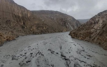 महाकालीको क्षति रोक्न सक्रियता, बालुवाको बोरा राखेर नदीको बहाव छेकियो